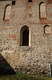 Zamek w Bezawkach - Elewacja zachowanego skrzyda mieszkalnego od strony dziedzica, fot. ZeroJeden, IV 2007