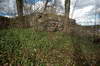 Zamek w Bezawkach - Ruiny wschodniej baszty, fot. ZeroJeden, IV 2007