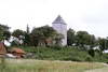 Zamek w Bezawkach - fot. ZeroJeden, VI 2002