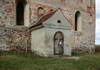 Zamek w Bezawkach - Widok od strony dziedzica, fot. ZeroJeden, IV 2007