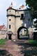 Zamek w Biaej Nyskiej - Widok na bram od strony dziedzica, fot. ZeroJeden, VI 2000