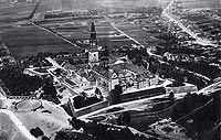 Klasztor na Jasnej Grze w Czstochowie - Klasztor w Czstochowie na fotografii z lat 30. XX wieku