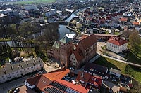 Zamek w Darowie - Zamek na zdjciu lotniczym, fot. ZeroJeden, IV 2023