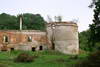 Zamek we Fredropolu - Jedyna ocalaa baszta w naroniku poudniowo-zachodnim, fot. ZeroJeden, VIII 2001