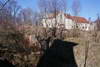 Zamek w Grabinach-Zameczku - Poudniowo-wschodni naronik fortyfikacji zamkowych, fot. ZeroJeden, IV 2004