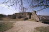 Zamek w Iy - Pozostaoci podzamcza, fot. ZeroJeden, IV 2005