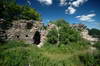 Zamek w Kurztniku - Pozostaoci muru zachodniego, fot. ZeroJeden, VII 2006