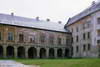 Zamek w Midzylesiu - Wschodnie skrzydo podzamcza oraz pnocne zamku, fot. ZeroJeden, VIII 2002
