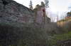 Zamek w Przezmarku - Brama wjazdowa zamku gwnego, widok z fosy oddzielajcej od przedzamcza, fot. ZeroJeden, XII 2006
