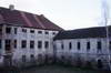 Zamek w Swobnicy - Skrzydo wschodnie i poudniowe zamku od strony wiey, fot. JAPCOK, III 2002