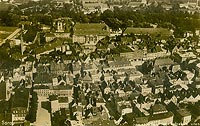 Zamek w arach - ary z zamkiem na fotografii lotniczej z lat 30. XX wieku